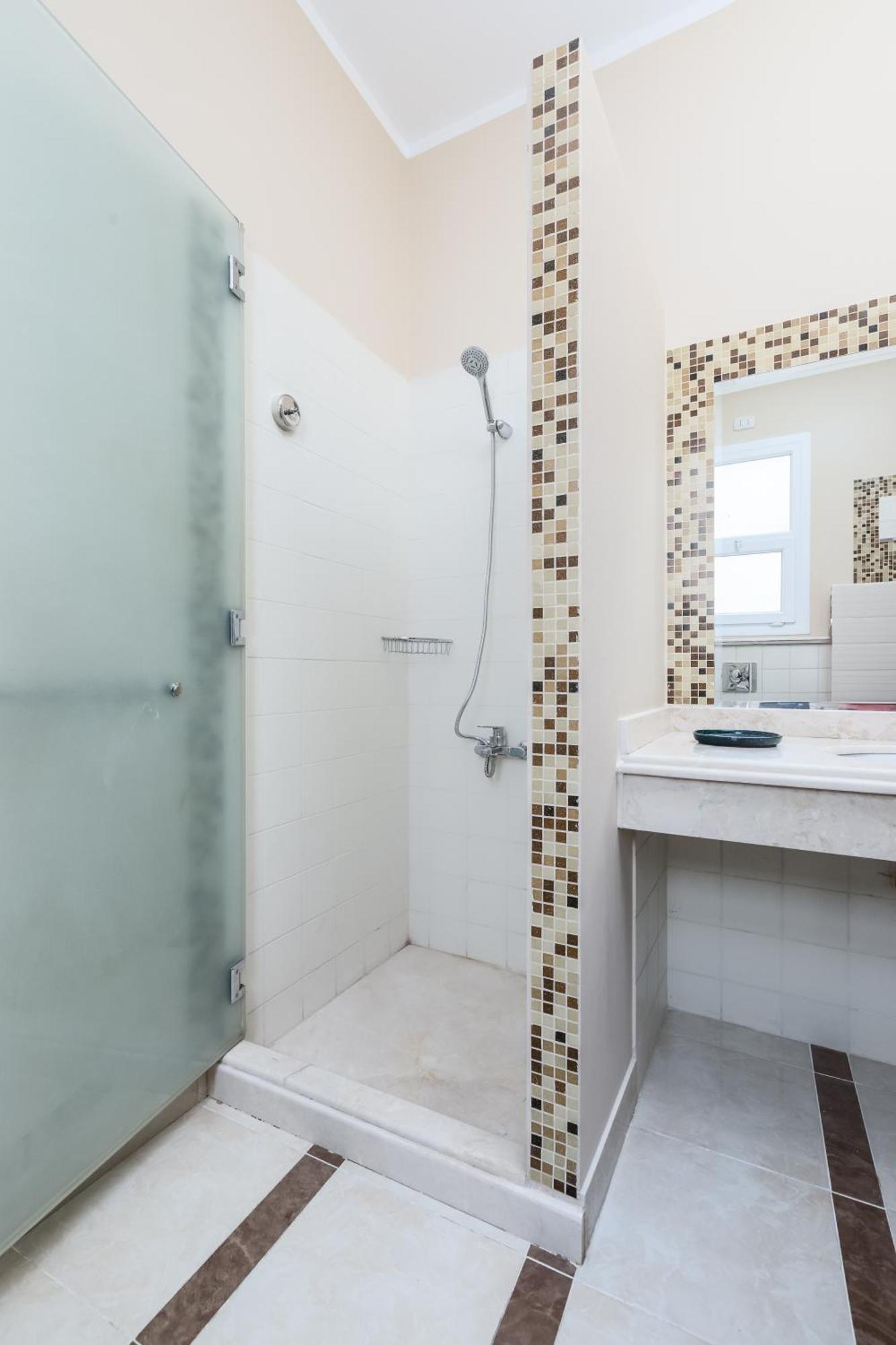 Livingville The Two-Fifty Kaherah Luaran gambar