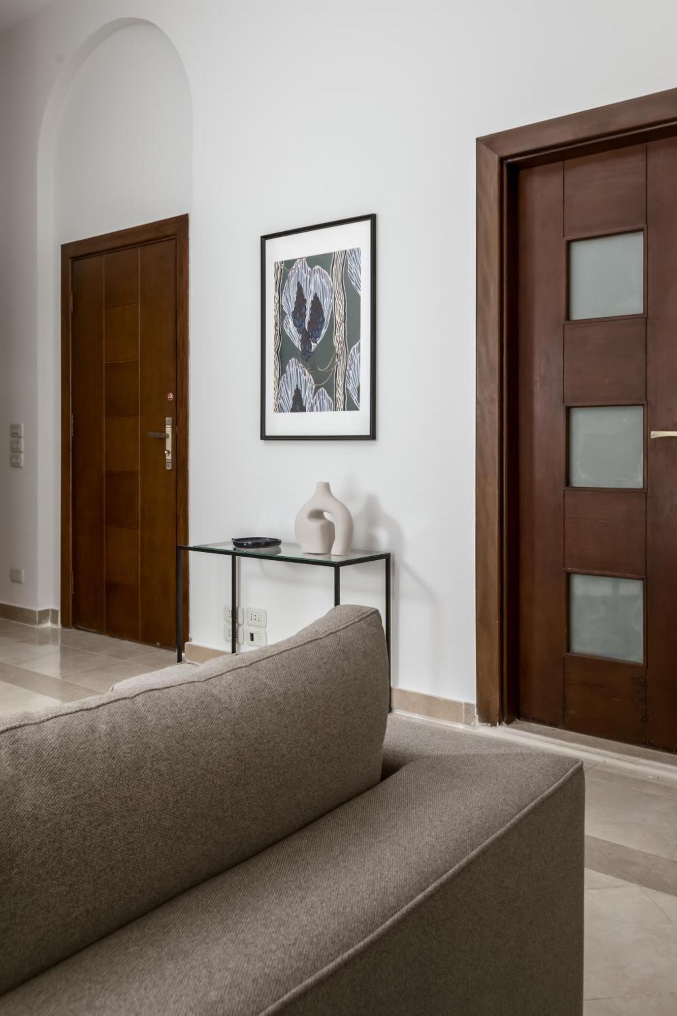 Livingville The Two-Fifty Kaherah Luaran gambar